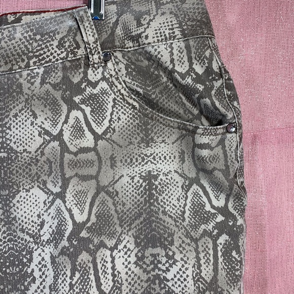 EUC Lane Bryant Stretch Denim Snakeskin print skinny jeans - Picture 5 of 7